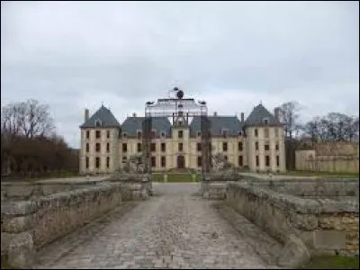 Voici le ch&acirc;teau de Mesnil-Voisin, &agrave; Bouray-sur-Juine. Ville francilienne, dans la Grande Couronne, elle se situe dans le d&eacute;partement ...