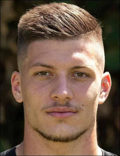 Qui est ce footballeur ?