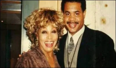 Elle a eu quatre enfants dont un s'est suicidé d'une balle dans la tête. Il portait le même prénom que le ''NOM'' du dernier James Bond en date (2019). Quel était son prénom ?