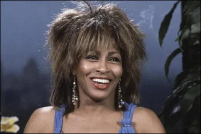 Elle a refusé un rôle dans le film ''La Couleur Pourpre'' du réalisateur ''aux dents de requin''. Qui est-il ?