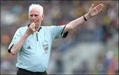 Quel est le nom de cet arbitre international ?