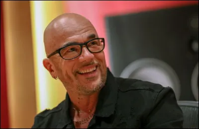 Comment s'appelle son premier titre, sorti en 1992 ?