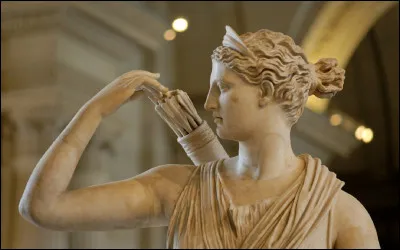 Qui est la fille de Zeus, déesse de la chasse dans la mythologie grecque ?