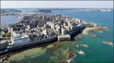 La ville de Saint-Malo se situe dans le Morbihan.