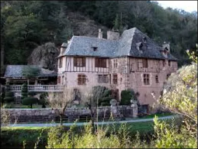 Restons en Occitanie, avec cette image du moulin de Sanhes, &agrave; Saint-Cyprien-sur-Dourdou. Commune de l'arrondissement de Rodez, elle se situe dans le d&eacute;partement ...