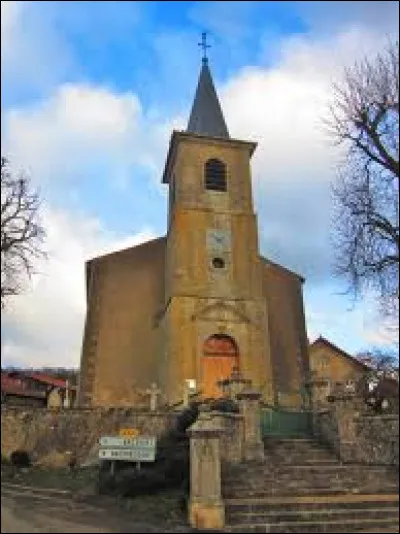 Vous avez sur cette image l'&eacute;glise Saint-M&eacute;dard de Tincry. Commune Mosellane, elle se situe en r&eacute;gion ...