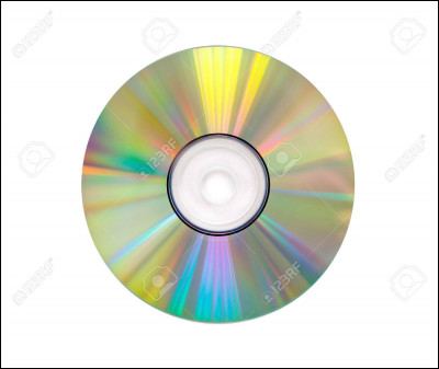 En quelle année le CD est-il devenu disponible partout dans le monde ?