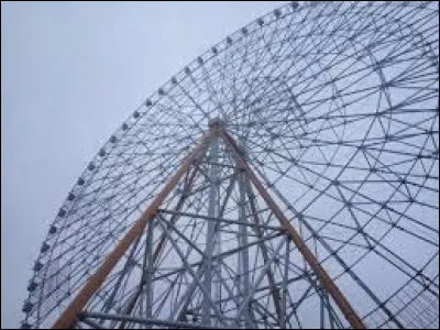 Ouverte au public en 2006, l'Étoile de Nanchang s'élève à 160 mètres au-dessus du sol.
Dans quel pays devez-vous vous rendre pour faire un tour sur cette grande roue ?