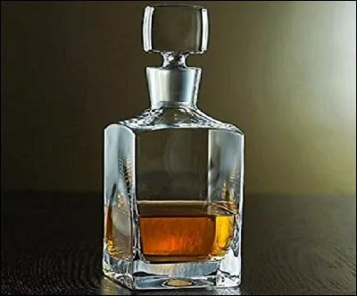 Quelle liqueur est à base d'écorces d'oranges douces et amères ?