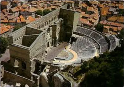 Dans quel département est située la ville d'Orange ?