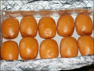 Quel est le nom de ces petits gâteaux fourrés à la gelée d'orange ?
