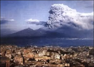 Combien de personnes vivent au pied d'un volcan ?