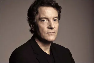 Complétez les paroles de cette chanson de Francis Cabrel nommée "La Corrida" : "Depuis le temps que je patiente / 
Dans cette ... noire / J'entends qu'on s'amuse et qu'on chante / Au bout du couloir / Quelqu'un a touché le verrou / Et j'ai plongé vers le grand jour / J'ai vu les fanfares, les barrières / Et les gens autour".