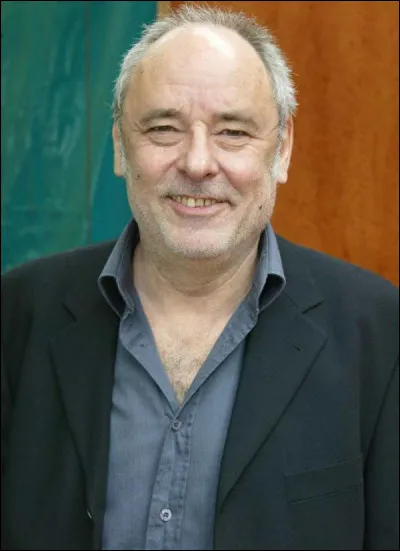 Complétez les paroles de cette chanson de Maxime le Forestier nommée "San Francisco" : "C'est une maison bleue / Adossée à la ..., on y vient à pied / On ne frappe pas, ceux qui vivent là / Ont jeté la clé".