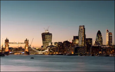 Cette maison anglaise fabrique des chemises pour hommes haut de gamme. Quel est son nom ?