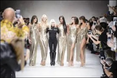 La fille de Donatella détient 50 % de la société depuis 2004 comme souhaité par son oncle Gianni Versace dans ses dernières volontés.