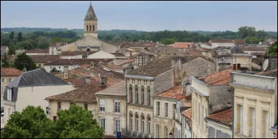 Cette sous pr&eacute;fecture de Charente-Maritime de 3400 habitants, situ&eacute;e en Haute-Saintonge et b&acirc;tie dans un m&eacute;andre de la Seugne, affluent de la Charente : c'est ...