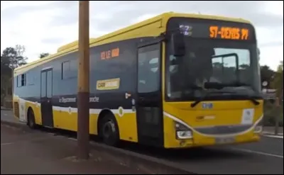 Ce bus permet le transport des membres de la base au plus près de leurs destinations. De quelle couleur est-il ?