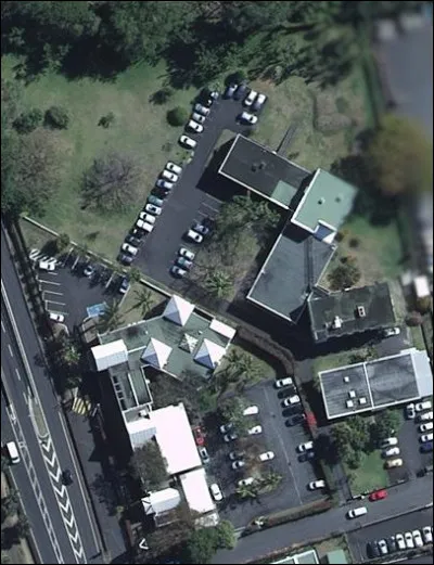 Ce bâtiment abrite une gendarmerie. Parmi ces choix, quelle série met en valeur ce corps d'armée ?