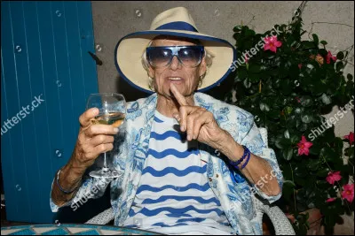 Comment s'appelait l'homme éternellement habillé de bleu ?