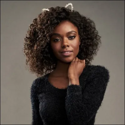 Elle a fait partie d'un groupe de rock avec Melody et Valerie, elle est la fille de Sierra McCoy. Quel est le prénom de cette jeune femme ?