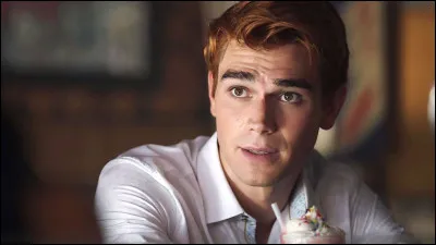 Footballeur dans l'équipe du lycée de Riverdale, il possède également un chien qui s'appelle Vegas. Quel est son prénom ?