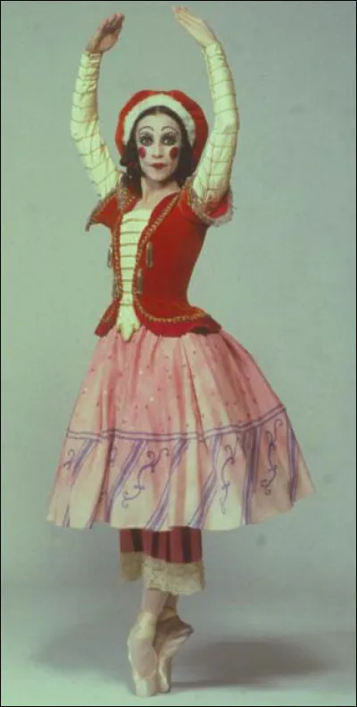 Cette année, Paris fait un triomphe aux Ballets russes pour la première de "Petrouchka". Après le succès de "L'Oiseau de feu", quel compositeur signe ce ballet ?