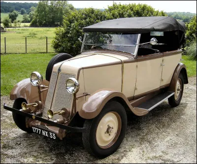 Comment se nomme cette voiture des années 20 ?