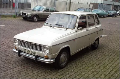Quel est le nom de cette voiture des années 60 ?