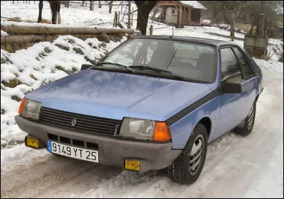 Comment s'appelle cette voiture des années 80 ?