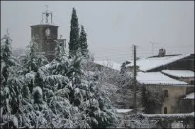 Nous ne sommes pas dans l'Est de la France mais bien dans le Sud. Voici une vue hivernale du village Occitan de Garrigues, qui se situe dans le département ...
