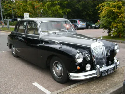 Cette limousine est bien Britannique malgr&eacute; son nom allemand. Elle a un style tr&egrave;s d&eacute;suet pour son temps. Quelle est cette limousine ?