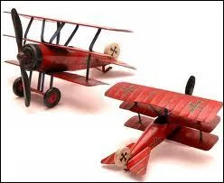 C'est l'amricain Peter Various, un officier de l'arme, qui inventa en 1856 la maquette ( reproduction miniature ).