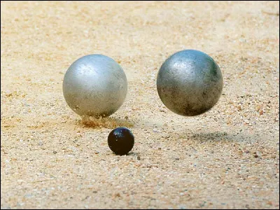 Que fait un tireur lorsque sa boule prend la place de celle qu'elle vient de frapper ?