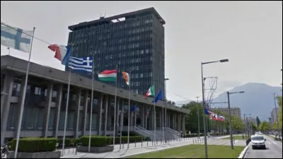 La ville, qui a connu depuis 1945 plusieurs alternances dont le long mandat d'Hubert Dubedout entre 1965 et 83, vote majoritairement à gauche ; elle a élu, en 2014, le premier maire écologiste d'une ville de plus de 100 000 habitants. C'est ...