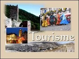 Selon l'Organisation Mondiale du Tourisme, 700 millions de personnes quittent chaque anne leur pays pour en visiter un autre.