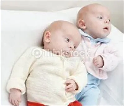 Comment s'appellent les jumeaux de Polly et Jason ?