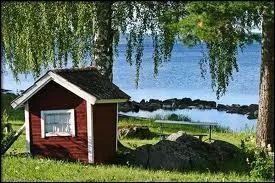 La Roumanie, située en Europe, compte plus de 3 500 lacs mais ce n'est rien comparé à la Suède qui en contient plus de 96 000.