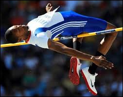 Le record du monde du saut en hauteur ( 2, 45 mètres ) appartient à l'athlète Nicolas Satimayor.