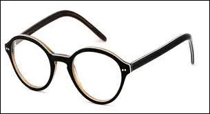 La premire paire de lunette a t invent en 1708 par un ingnieur allemand Bartholomus Zwadrn.