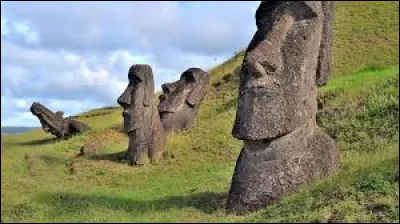 Dans quelle île se trouvent les statues moaï ?