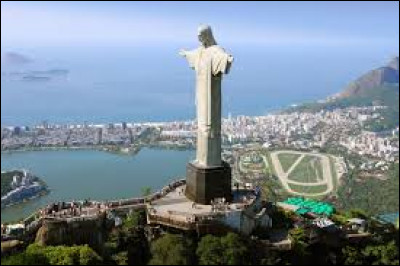 Où se trouve le célèbre Christ de Corcovado ?