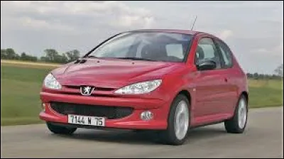 Durant quelle décennie est apparue la Peugeot 206 ?