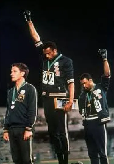 1968 : Pourquoi Tommie Smith et John Carlos l&egrave;vent-ils le poing lors des remises des m&eacute;dailles ?
