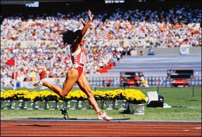 1988 : Quelle femme bat les records du monde du 100 et du 200 m&egrave;tres sur la piste d'athl&eacute;tisme de S&eacute;oul ?