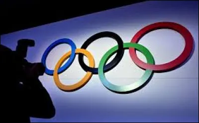 Le 17 octobre 1968, aux Etats-Unis, que font les athlètes américains Tommie Smith et John Carlos, respectivement 1er et 3e de l'épreuve du 200 mètres des JO ?