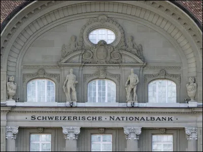 Quelle autorité est chargée de frapper la monnaie ?