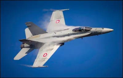 Quelle autorité est chargée de la gestion militaire ?