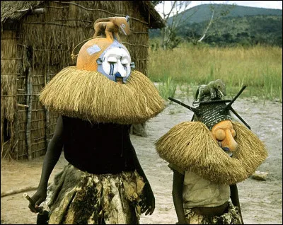 Dans quel pays vivent principalement les Yaka ?