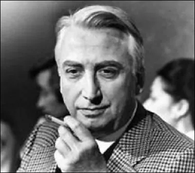 Ecrivain, sémiologue, auteur en de l'essai "le Degré zéro de l'écriture", grande figure du structuralisme, c'est ... Barthes.